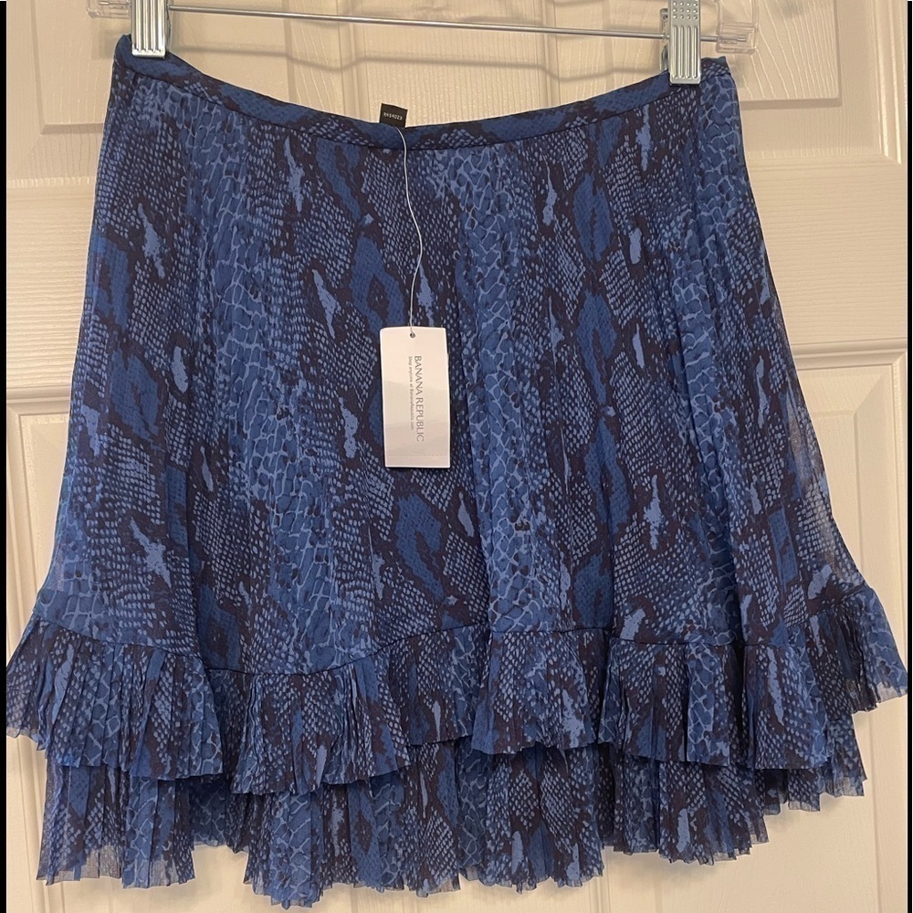 New - Banana Republic pleat skirt